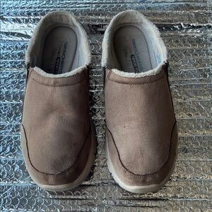 Skechers woman’s Brown Faux-Fur Lined Slip-On Slippers